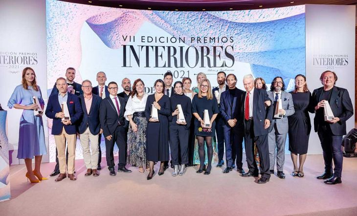 Imagen del premio otorgado por la revista Interiores a INNADI como mejor escuela de diseño e interiorismo del año